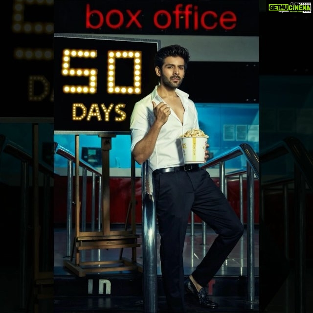 Kartik Aaryan Instagram - Completed ‘50 DAYS ‘ in theatres Your love for #SonukeTitukiSweety was life-changing 🙏🏻🙏🏻 Thank u ❤️