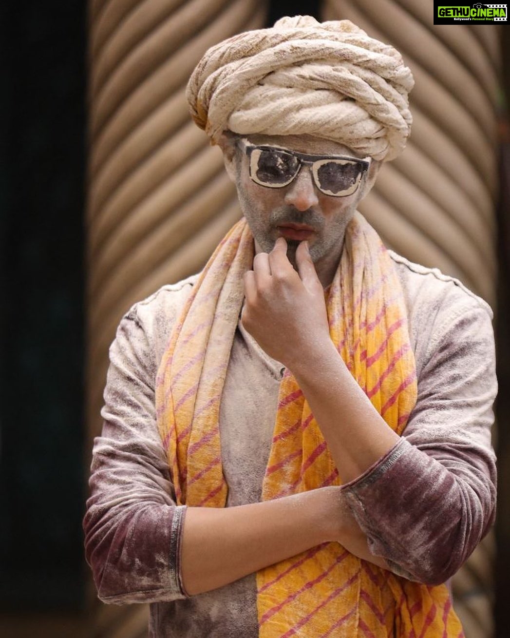 Kartik Aaryan Instagram - Rooh Baba ko Aata hai