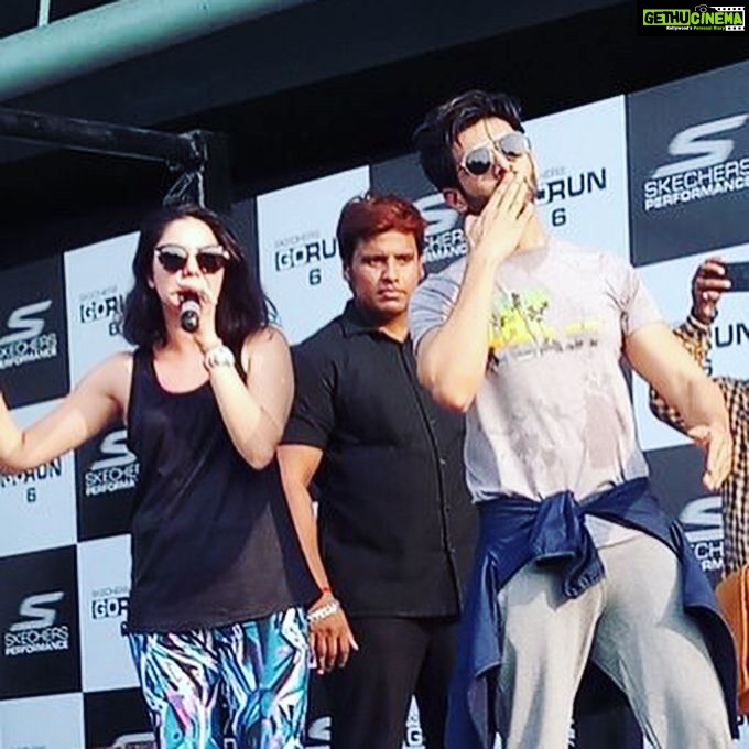 Kartik Aaryan Instagram - What a great experience I had with @skechersperformanceindia #GORUN6 challenge Kolkata, you were absolutely amazing ❤️❤️❤️ Everyone go and take up the #Gorun6 challenge and try to Beat My Speed!