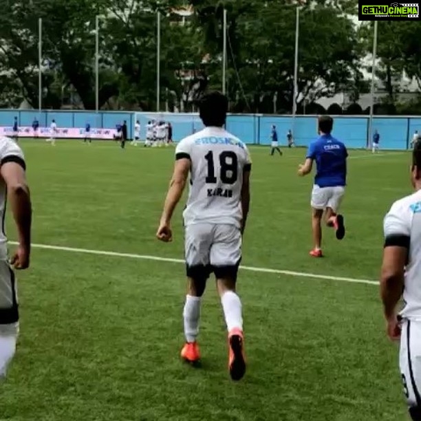 Kartik Aaryan Instagram - All Stars Football 🤩⚽️ #Singapore ❤️ Marina Bay Sands