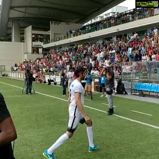 Kartik Aaryan Instagram - All Stars Football 🤩⚽️ #Singapore ❤️ Marina Bay Sands