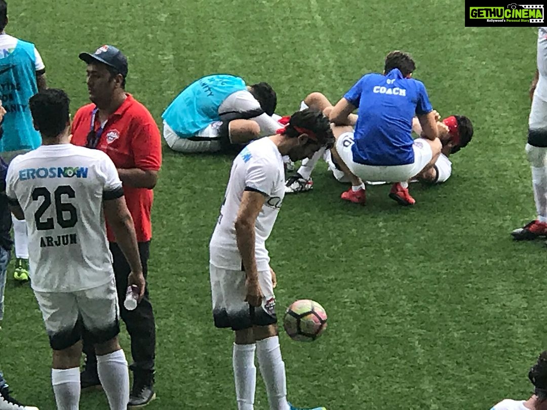 Kartik Aaryan Instagram - All Stars Football 🤩⚽️ #Singapore ❤️ Marina Bay Sands
