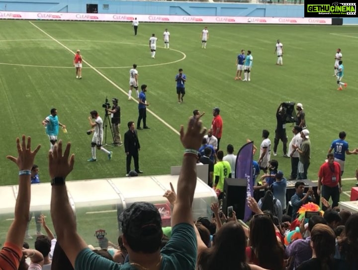 Kartik Aaryan Instagram - All Stars Football 🤩⚽️ #Singapore ❤️ Marina Bay Sands