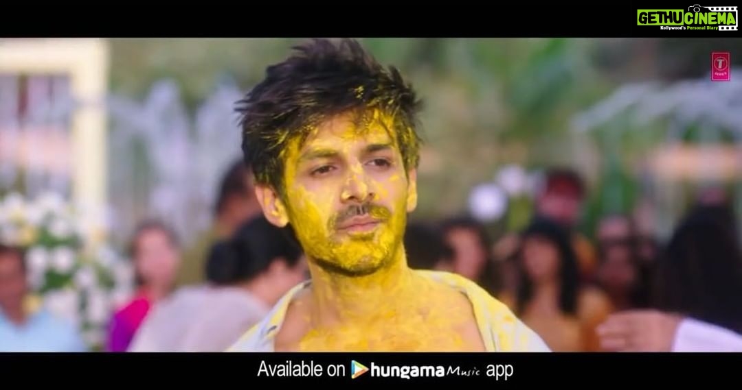 Kartik Aaryan Instagram - #TeraYaarHoonMain Now dat most of u guys hv seen d movie Finally Posting the Full Version of my fav track ❤️ What’s ur fav scene from the Song 🤔 ? #SonuKeTituKiSweety