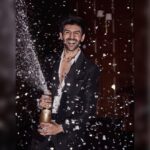 Kartik Aaryan Instagram - My first 100 Crore Film...Dreamt of this day for a long long time...and it’s all coming true now. Some people were supportive and some people laughed when things were not working out and that’s ok...the ups, the downs, they’re all mine...they are all a part of my journey and its been a beautiful journey so far...still a long way to go but I’m very excited. Thank you so much for all the love and appreciation. Thank you to my Team and ESPECIALLY my Fans, you guys have NO IDEA how much I love all of you ❤ . #Repost @instantbollywood Underdog @kartikaaryan enters the 100 cr club and is in a celebratory mood 😘 #Kartikaaryan #Sonu # 100cr #Instantbollywood