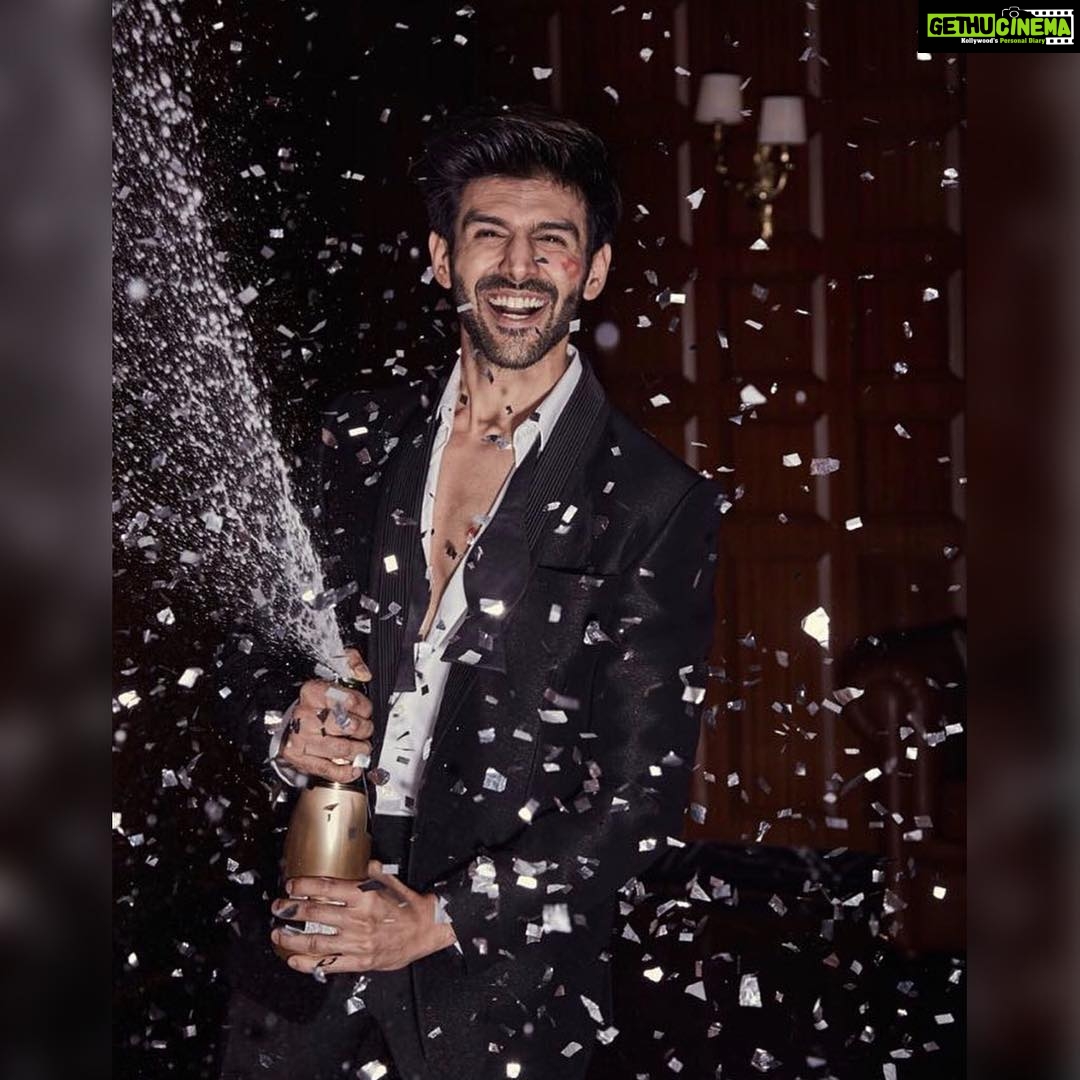 Kartik Aaryan Instagram - My first 100 Crore Film...Dreamt of this day for a long long time...and it’s all coming true now. Some people were supportive and some people laughed when things were not working out and that’s ok...the ups, the downs, they’re all mine...they are all a part of my journey and its been a beautiful journey so far...still a long way to go but I’m very excited. Thank you so much for all the love and appreciation. Thank you to my Team and ESPECIALLY my Fans, you guys have NO IDEA how much I love all of you ❤ . #Repost @instantbollywood Underdog @kartikaaryan enters the 100 cr club and is in a celebratory mood 😘 #Kartikaaryan #Sonu # 100cr #Instantbollywood