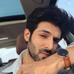 Kartik Aaryan Instagram - My new Classic Black Durham from @danielwellington keeps me fashionably late 😉 Don’t forget to grab yours and use the code KARTIK and get a 15% discount when you make a purchase on www.danielwellington.com or any of their stores! #dwmumbai Daniel Wellington