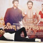 Kartik Aaryan Instagram - Success Party 🎉 #Sonuketitukisweety #Lastnyt #Repost @viralbhayani Officially the new Prince of box office #kartikaaryan Styled by @thetyagiakshay 😎