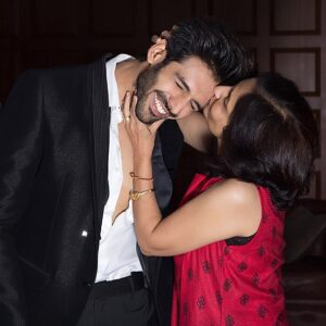 Kartik Aaryan Instagram - Happy Womens day to the strongest woman in my life ❤️ Wish all you Strong women a very Happy Womens Day ❤️