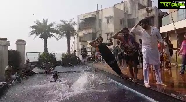 Kartik Aaryan Instagram - When you RUIN @boscomartis ‘ choreography 🙈🙈 . Do u remember what song in #Sonuketitukisweety u saw this in 🧐