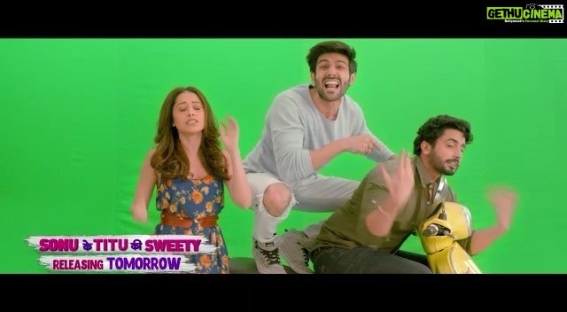 Kartik Aaryan Instagram - Sounds like Music to me πΌπ· #SonukeTitukiSweety releases tomorrow @nushratbharucha @mesunnysingh #luvranjan @luv_films @tseries.official