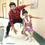 Kartik Aaryan Instagram – Inhone #Dilchori sada kar liya
With the Superdancer Vaishnavi 🤩  who performed on #BomDiggyDiggy 
Had so much fun with all the cute and talented kids at #Superdancers2 
#sonuketitukisweety This Friday 
#Repost @viralbhayani
・・・
#kartikaaryan with baby #Vaishnavi on the sets of #superdancer2