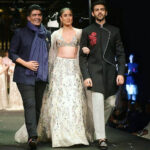 Kartik Aaryan Instagram - Walked for my fav @manishmalhotra05 With the Beautiful #KareenaKapoorKhan ❤️ #Singapore