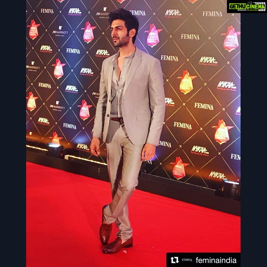 Kartik Aaryan Instagram - #Repost @feminaindia ・・・ We are swooning over @kartikaaryan at the red carpet of @mynykaa #NFBA2018 At the @JWMarriottJuhu. #JWMarriottJuhu #VisitJWJuhu Styled by @sukritigrover Assisted by @ravneet_bijan @tailormanindia