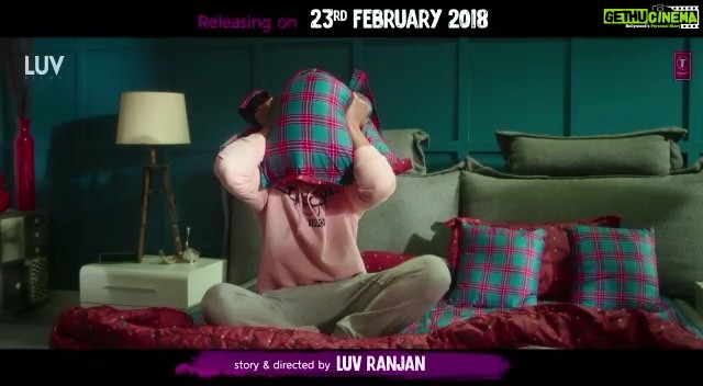 Kartik Aaryan Instagram - 23 Feb ko bataunga ki Sweety Titu ke liye sahi hai ya nahi!! 🤔😤🤬 #Sonuketitukisweety #23FEB @nushratbharucha @mesunnysingh #luvranjan @gargankur82 @luv_films @tseries.official