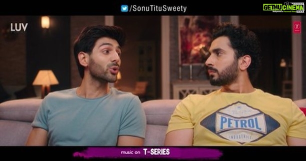 Kartik Aaryan Instagram - Sonu ka Gyaan 📣: Bhai Pyaar mein log Andhe ho jaate hai Ch***y* nahi jaatey 🤬 . . #Sonuketitukisweety #23Feb