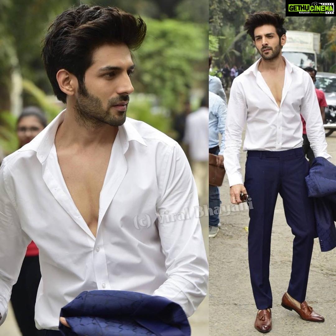 Kartik Aaryan Instagram - #Repost @viralbhayani Hottie #kartikaaryan today snapped on the sets of #indiasnextsuperstars @starplus #sonuketitukisweety @viralbhayani
