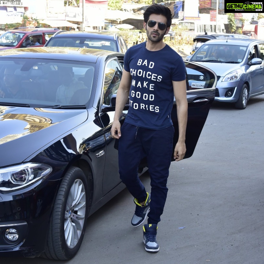 Kartik Aaryan Instagram - #Repost @voompla Did someone order a chocolate boy?? Pl pick up your order he’s here 😜😜 Handsome boi Kartik Aaryan clicked by our cameras in Andheri ❤️❤️ ・・・ @kartikaaryan in @jackandjones Tee jogger’s@bershka sneakers @filaindia Styled by @sukritigrover @style.cell Assisted by @ravneet_bijan @akansha.27 #sukritigroverforstylecell #kartikaaryan #sonukititukisweety #voompla #kartikaaryan #kartik #bollywood #bollywoodstyle #bollywoodfashion #bollywoodactress #mumbaidaily #mumbaidiaries #mumbaiscenes #mumbai #andheriwest #andheridiaries #andherimumbai #chocolateboy #handsomeboy #handsomeboi #handsomemunda #desimunda #heishandsome #handsomeboi #lookinghandsome #desibeard #beardswag #desigirl #indianactress #bollywoodactresses #bollywoodstylefile