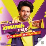 Kartik Aaryan Instagram - Aapka #ChocolateBoy aapke liye laaya hai Xtra CRUNCHY Xtra CHOCO Taste 🍫 MUNCH😋 Happy to be the face of @nestle.munch ❤️