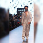 Kartik Aaryan Instagram - Had a blast being the showstopper at your show @aw_amitwadhwa 🤘🏼 for @lakmefashionwk #lakmefashionweek #LFW