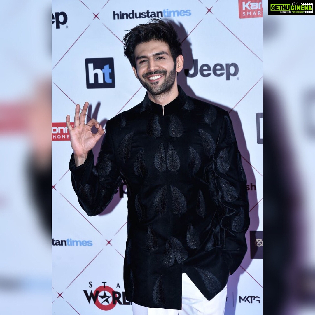Kartik Aaryan Instagram - Last night at #HTMostStylishawards Thank you @manishmalhotra05 for making me look good 😍😍 #htmoststylish 