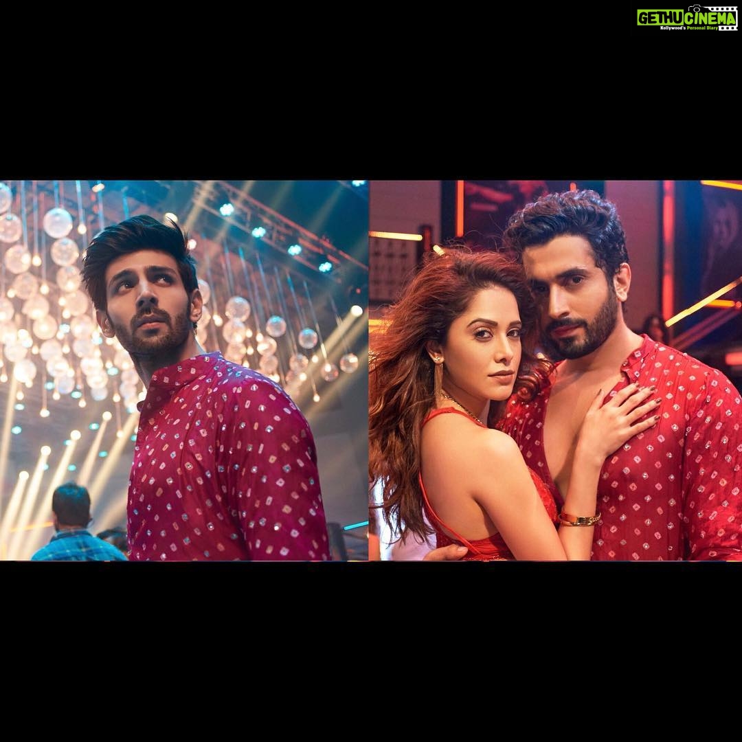 Kartik Aaryan Instagram - A lot of hardwork n crazy fun went behind dis💪🏻🕺 #ChhoteChhotePeg Another dance number frm our film #SonuKeTituKiSweety Check out the link in bio @asliyoyo @nehakakkar @navraj_hans @boscomartis @mesunnysingh @nushratbharucha @TSeries @luv_films #Luvranjan @gargankur82
