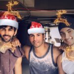 Kartik Aaryan Instagram - #MerryChristmas !! Wishing u all a Bromantic Christmas 🎄 Bromance in the air 💙😝 @varundvn @aaysharma