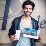 Kartik Aaryan Instagram - I am pleased to recieve Sunburn Festival ticket from OPPO. I am a music lover, so this is the most awaited festival for me. #SunburnWithOPPOF5 #OPPOF5Youth #CaptureTheRealYou