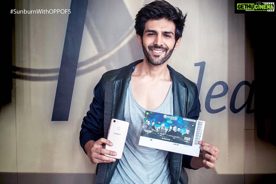 Kartik Aaryan Instagram - I am pleased to recieve Sunburn Festival ticket from OPPO. I am a music lover, so this is the most awaited festival for me. #SunburnWithOPPOF5 #OPPOF5Youth #CaptureTheRealYou