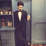 Kartik Aaryan Instagram – Tonight at 
@zeecineawards 
Styled by @ishabhansali 😎❤️
#zeecineawards Jio World Garden