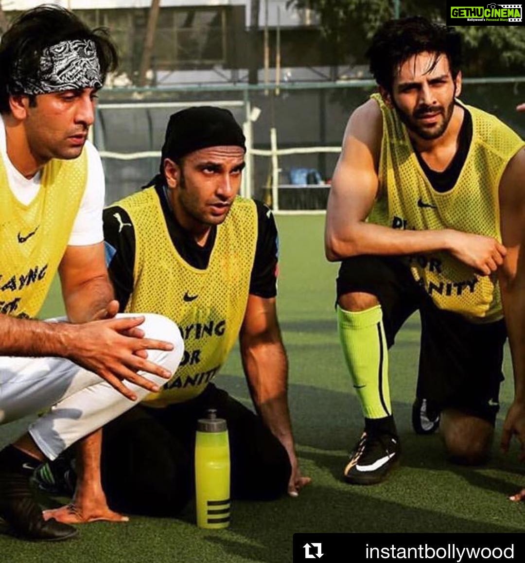 Kartik Aaryan Instagram - ⚽️🏃🏻 All Stars #Repost @instantbollywood ・・・ Ranbir Ranveer Kartik preparing for their next All stars football match. . #instabollywood #instantbollywood #ranbirkapoor #kartikaaryan @ranveersingh #allstarsfc @allstarsfc_pfh
