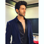 Kartik Aaryan Instagram - About last night Thank you @filmfare 😎 Had so much fun😀😀 Styled by the amazing @ishabhansali #kartikaaryan #filmfare #filmfareglamourandstyleawards