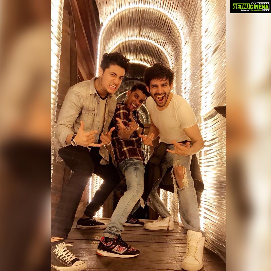 Kartik Aaryan Instagram - Monday ka #SwagSeSwagat 👊🏻