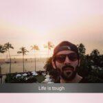 Kartik Aaryan Instagram - #ToughLife 🌴