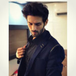 Kartik Aaryan Instagram - About last night Thank you @filmfare 😎 Had so much fun😀😀 Styled by the amazing @ishabhansali #kartikaaryan #filmfare #filmfareglamourandstyleawards