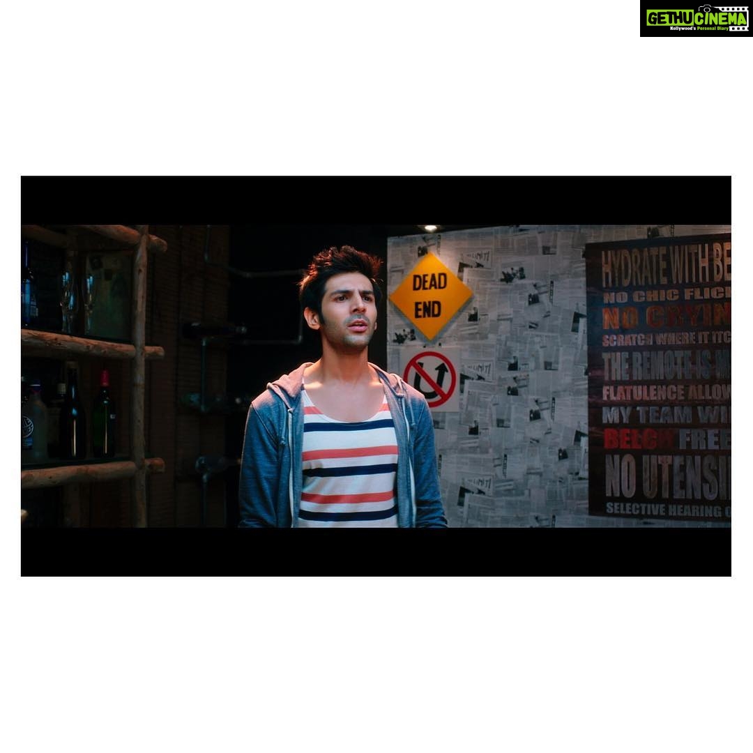 Kartik Aaryan Instagram - #ProblemYeHai ki aaj do saal bhi ho gayein 😡 This guy can never be happy🙈 #PyaarKaPunchnama2 #16oct #HappyPunchnamaDay Whats your fav line from the movie 🍿