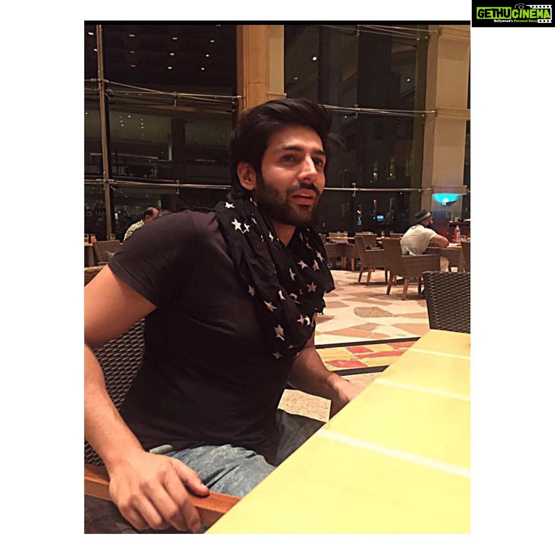 Kartik Aaryan Instagram - When i see my food coming 😛