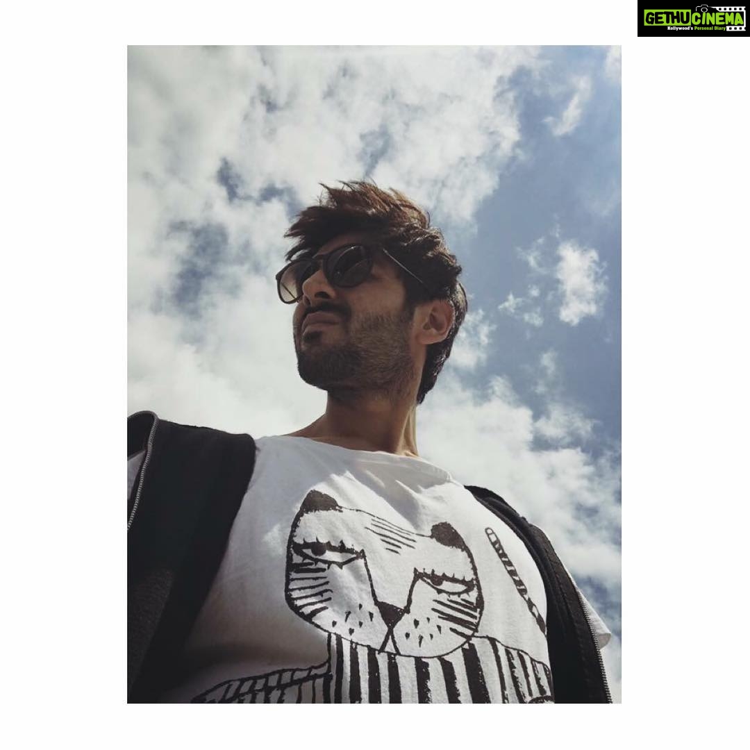 Kartik Aaryan Instagram - My Cat is Angry with me 😼