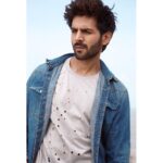 Kartik Aaryan Instagram - Everything you can imagine can be Real :)) Be Unrealistic ! Thank u for the amazing pic @rahuljhangiani And @kush_savani for styling :))