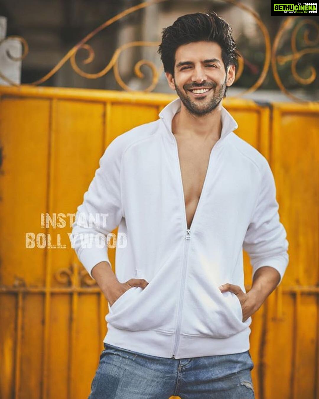 Kartik Aaryan Instagram - 📸- @rohanshrestha 😎 #Repost @instantbollywood The very dashing @KartikAaryan clicked by Rohan Shrestha! @InstantBollywood ❤️