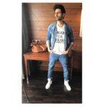 Kartik Aaryan Instagram - Event ready #Delhi #GuestiinLondon Styled by @sukritigrover Assisted - @sonikapaliya