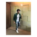 Kartik Aaryan Instagram - Running to Promote #GuestiinLondon #ThisFriday Styled - @sukritigrover Assisted - @sonikapaliya