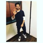 Kartik Aaryan Instagram - Promotion ready #GuestiinLondon #ThisFriday 5 days to go 👋🏻 Styled - @sukritigrover Assisted - @sonikapaliya