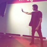 Kartik Aaryan Instagram - Control the Spotlight 👋🏻 @bmsbookmyshow Had so much fun :)) #Repost @kartikaaryanhq ・・・ Kartik Aaryan in spotlight😍 #KartikAaryan #AaryanKartik #guestiinlondon #promotions #bollywood #movie