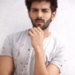 Kartik Aaryan Instagram - 📸 Shot by @rahuljhangiani Styled by @kush_savani