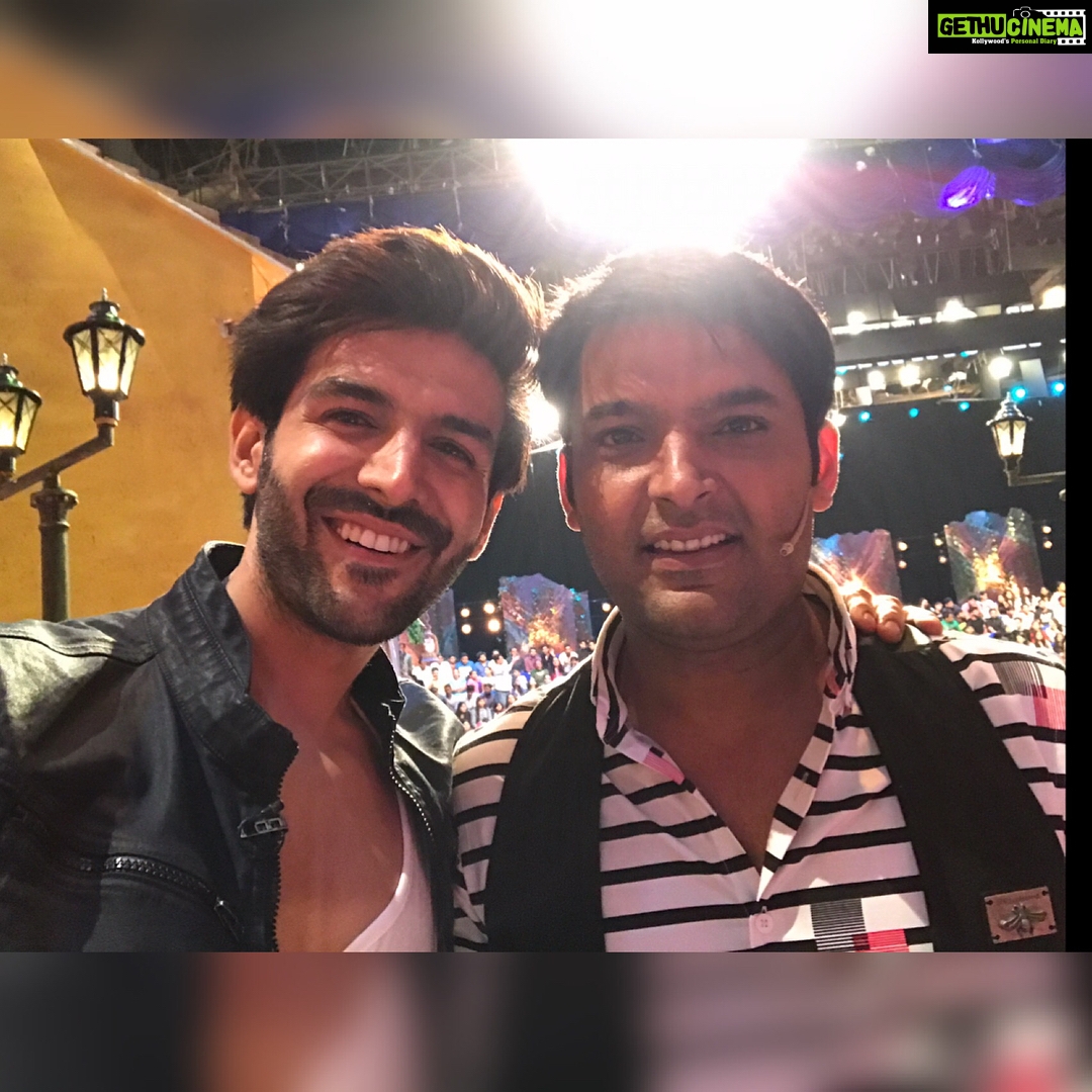 Kartik Aaryan Instagram - Had a big dose of Laughter 😂😂 At #thekapilsharmashow #GuestiinLondon #7thJuly @thekapilsharma_official