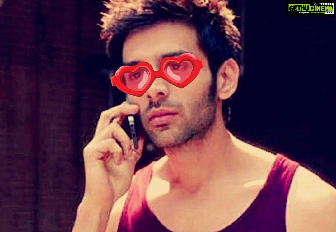 Kartik Aaryan Instagram - "Inn ladkiyon ko koi khush nahin rak sakta"...but good luck trying today Happy Valentine's Day ❤