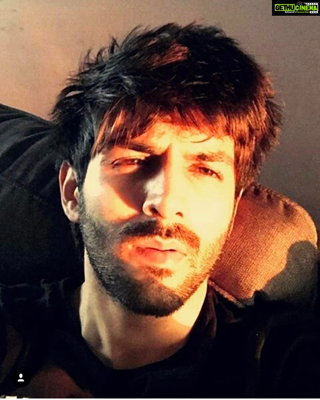 Kartik Aaryan Instagram - Wassup Hows Sunday treating you