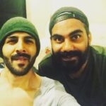 Kartik Aaryan Instagram – Dancing to his steps 👟
With the amazing @adil_choreographer 😎😎
#GuestiinLondon #rehearsals