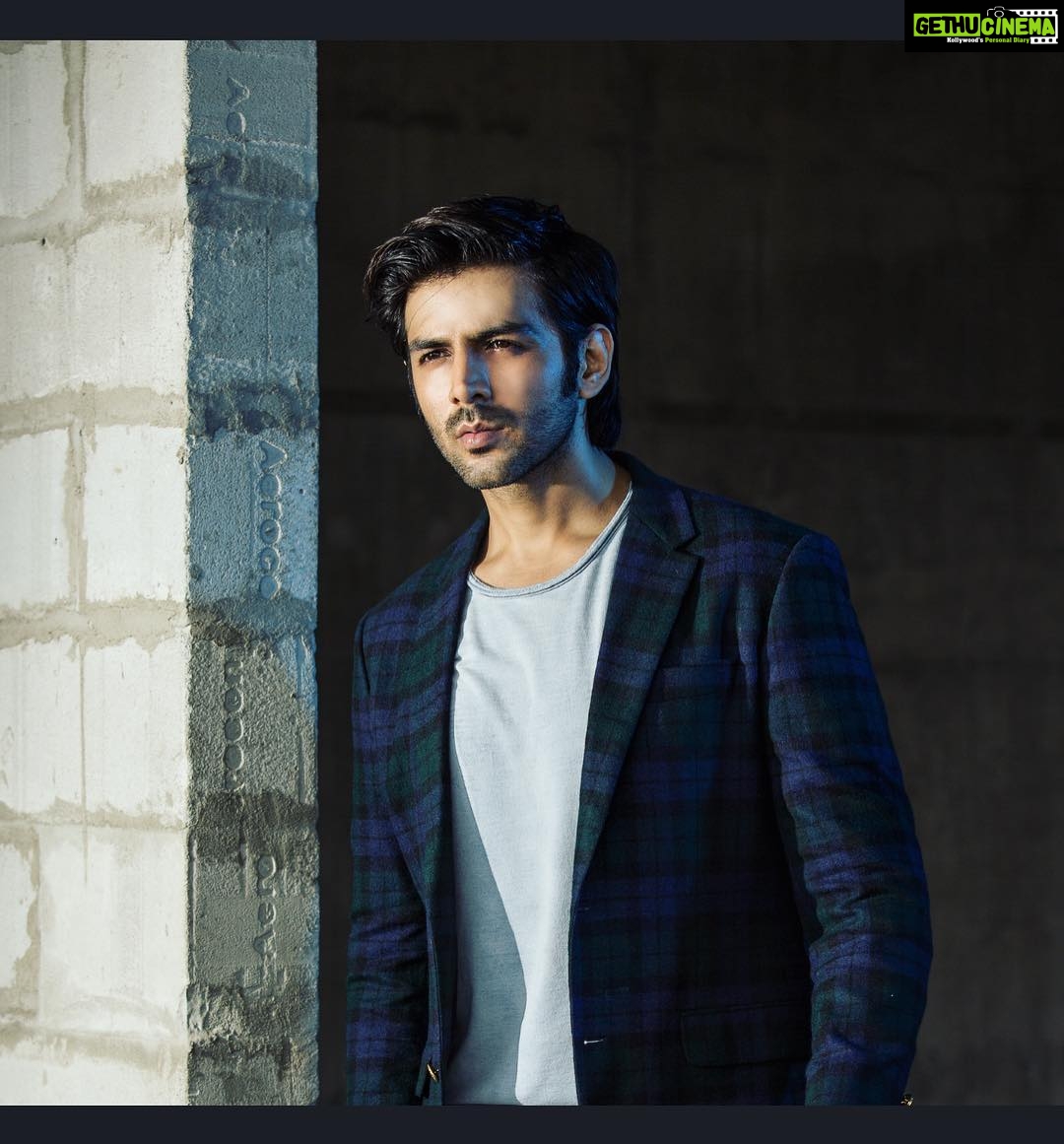 Kartik Aaryan Instagram - I would Rather be an Artist than a Leader Leader has to follow the rules